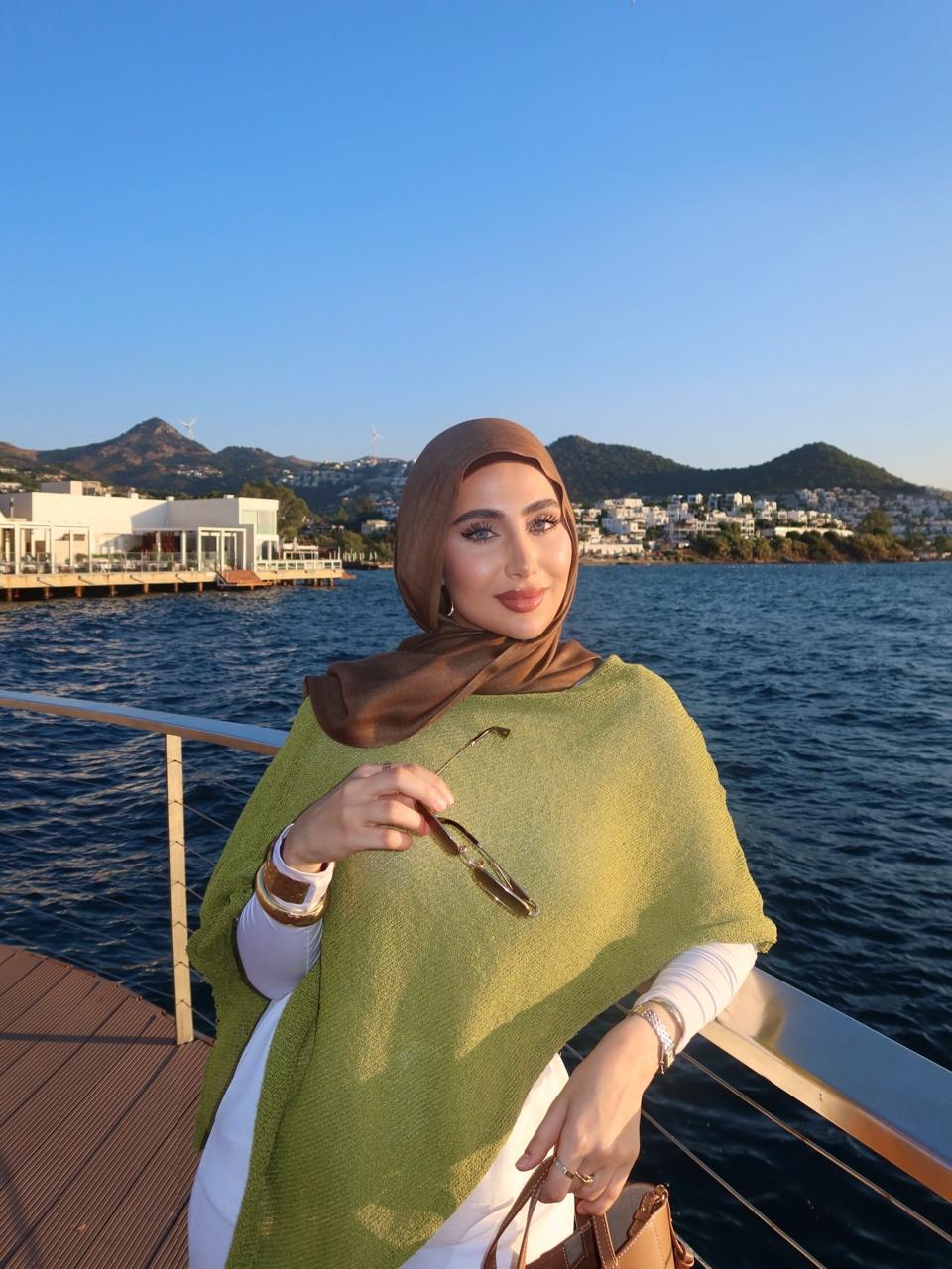 Haut Poncho en Maille – Élégance Estivale